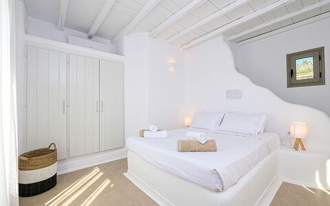 Villa Valentine: Appartement, Meubles, Domicile, Chambre, Lit, Oreiller, Throw Pillow, Hôtel, Literie, Recours