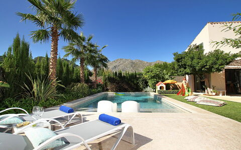 Villa Amaranta: Piscine, Recours, Eco Hôtel, Parapluie, Mobilier De Jardin, Hacienda, Loisir, Biens, Balancelle, Villa