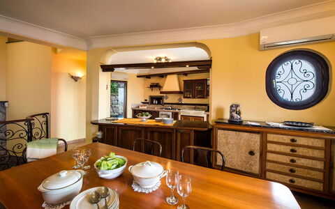 Villa Tortuga: Meubles, Design Intérieur, Comptoir, Cuisine, Bois, Plafond, Sol, Éclairage, Table Cuisine Et Salle A Manger, Table