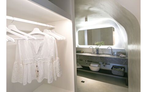 Caldera Suite: Design Intérieur, Sol, Sol, Luminaire Plomberie, Plafond, Plomberie, Luminaire, Salle De Bains