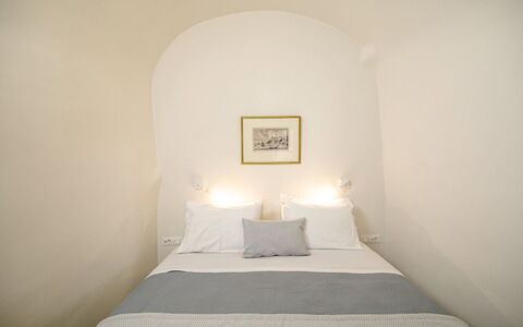 Palea: Mur, Chambre, Design Intérieur, Plafond, Lit, Sol, Éclairage, Drap De Lit, Domicile, Literie