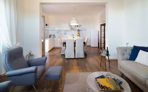 Sun Stone: Meubles, Design Intérieur, Sol, Sol, Canapé, Pièce, Bois, Table, Plafond, Salon