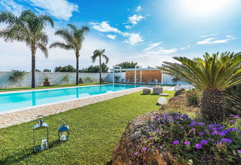 Sun Stone: Bleu, Piscine, Recours, Eco Hôtel, Aménagement Paysager, Loisir, Jardin, Biens