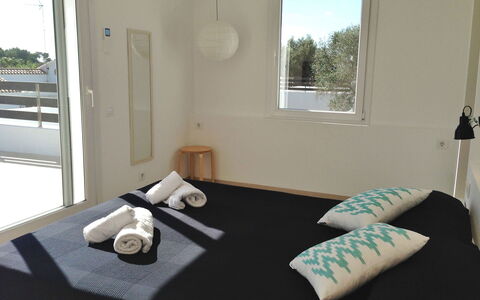 Nure Villa 2: Meubles, Bois, Design Intérieur, Sol, Sol, Chambre, Plafond, Pièce, Lit, Chaise