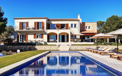 Can Mako: Piscine, Recours, Biens, Villa, Manoir, Hacienda, Mobilier De Jardin, Ferme, Aménagement Paysager, Hôtel