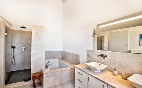 Can Mako: Sol, Mur, Luminaire Plomberie, Sol, Design Intérieur, Plafond, Salle De Bains, Robinet, Plomberie, Lavabo