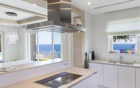 Villa Luce: Cuisine, Design Intérieur, Meubles, Comptoir, Sol, Cabinetry, Sol, Bois, Appareil De Cuisine, Domicile