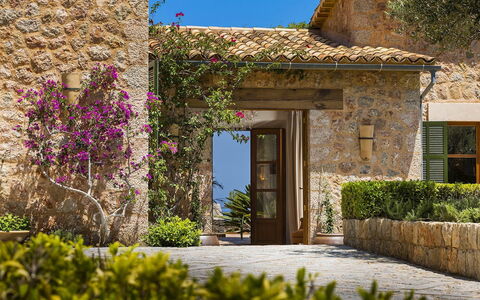 Villa Maggy: Arbuste, Jardin, Domicile, Mur De Pierre, Aménagement Paysager, Ferme, Biens, Dalle, Cour, Villa