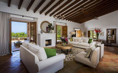 Villa Maggy: Meubles, Design Intérieur, Table, Sol, Chaise, Canapé, Bois, Salon, Sol, Domicile