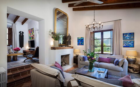 Villa Carlos: Meubles, Mur, Design Intérieur, Chaise, Salon, Table, Domicile, Canapé, Sol, Maison