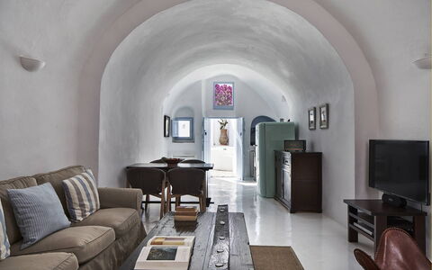 Villa Ivi: Meubles, Design Intérieur, Sol, Canapé, Appartement, Sol, Éclairage, Plafond, Salon, Domicile
