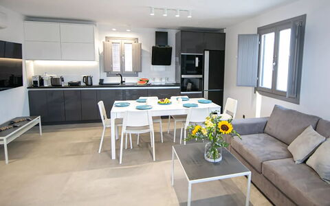 Maison Nica: Meubles, Cuisine, Design Intérieur, Sol, Principaux Appliance, Appareil De Cuisine, Table, Sol, Comptoir, Chaise