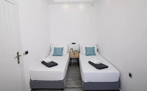 Maison Ranya: Design Intérieur, Lit, Sol, Chambre, Sol, Meubles, Pièce, Drap De Lit, Throw Pillow, Literie