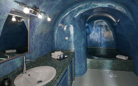 Neli Suite: Sol, Luminaire Plomberie, Sol, Plafond, Robinet, Plomberie, Tuile, Salle De Bains, Voûte, Lavabo