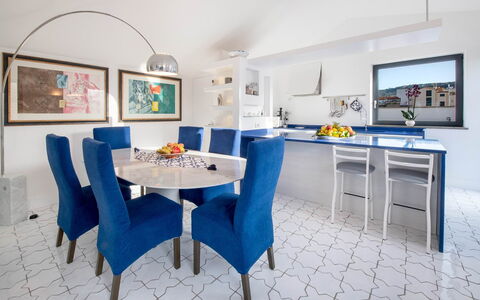 The Ivy Villa: Meubles, Bleu, Design Intérieur, Sol, Chaise, Table, Sol, Plafond, Table Cuisine Et Salle A Manger, Salle À Manger