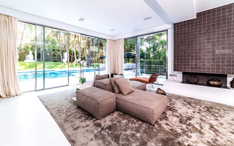 Villa Sound: Sol, Design Intérieur, Sol, Meubles, Canapé, Appartement, Plafond, Salon, Domicile, Architecture