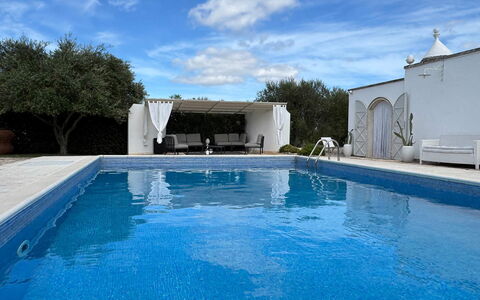 Trulli Maria: Bleu, Piscine, Composite, Recours, Loisir, Ombre, Hôtel, Caractéristique De L'Eau, Cour, Villa