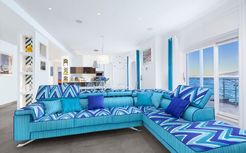 Villa Marina Grande: Bleu, Meubles, Canapé, Design Intérieur, Salon, Textile, Sol, Sol, Throw Pillow
