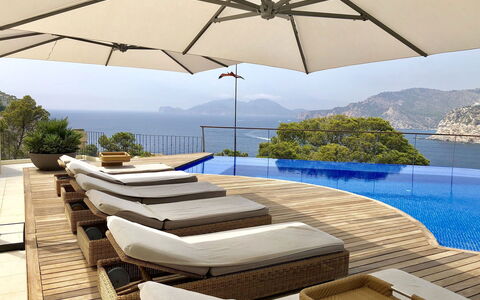 Villa Serrano: Meubles, Parapluie, Mobilier De Jardin, Piscine, Balancelle, Chaise, Recours, Ombre, Tableau De Plein Air, Patio