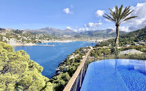 Villa Serrano: Bleu, L'Eau, Plan D'Eau, Cotiers Et Relief Océaniques, Côte, Mer, Attraction Touristique, Promontoire, Baie