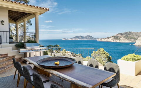 Villa Serrano: Meubles, Mobilier De Jardin, Chaise, Tableau De Plein Air, Côte, Chaîne De Montagnes, Table Cuisine Et Salle A Manger, Balcon, Baie, Eco Hôtel