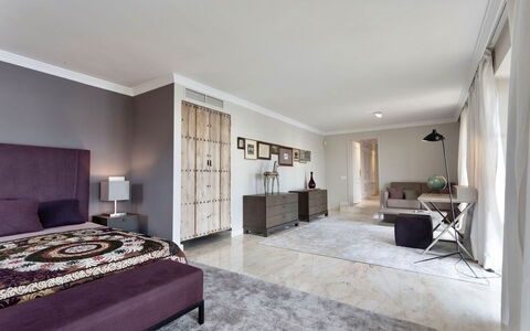 Villa Serrano: Meubles, Sol, Design Intérieur, Sol, Plafond, Bois, Lit, Pièce, Chambre, Appartement