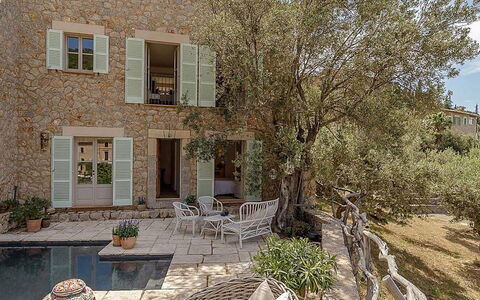 Casa Naomi: Mur, Maison, Domicile, Arbuste, Zone Résidentielle, Porte, Chalet, Biens, Jardin