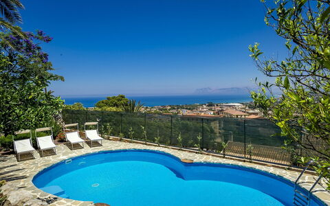 Villa Romy: Bleu, L'Eau, Piscine, Recours, Mobilier De Jardin, Mer, Ombre, Eco Hôtel, Côte, Loisir