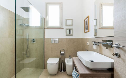 Stella Marina: Salle De Bains, Design Intérieur, Sol, Luminaire Plomberie, Sol, Mur, Évier, Toilette, Lavabo, Robinet