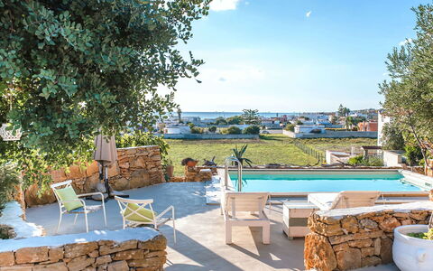 Villa la Rezza: Meubles, Mobilier De Jardin, Chaise, Ombre, Pot De Fleur, Recours, Plante D'Appartement, Piscine, Villa, Balancelle