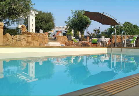 Villa la Rezza: Piscine, Recours, Caractéristique De L'Eau, Ombre, Eco Hôtel, Parapluie, Pot De Fleur, Hacienda, Aménagement Paysager, Conception