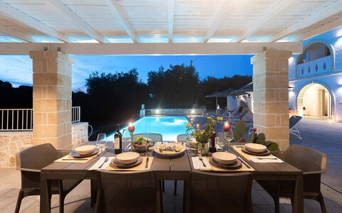 Masseria Ostuni: Meubles, Chaise, Design Intérieur, Sol, Table, Mobilier De Jardin, Table Cuisine Et Salle A Manger, Piscine, Plafond, Recours