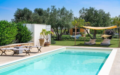 Villa Orangella: Piscine, Recours, Composite, Pot De Fleur, Mobilier De Jardin, Eco Hôtel, Ombre, Jardin, Plante D'Appartement, Hacienda