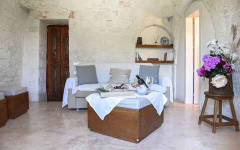 Trulli Martina: Meubles, Mur, Sol, Design Intérieur, Sol, Pièce, Chaise, Table, Salon, Canapé