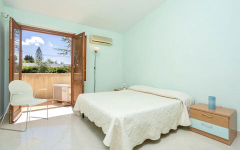 Villa Acquamarina: Design Intérieur, Mur, Sol, Sol, Lit, Bois, Meubles, Chambre, Drap De Lit, Pièce