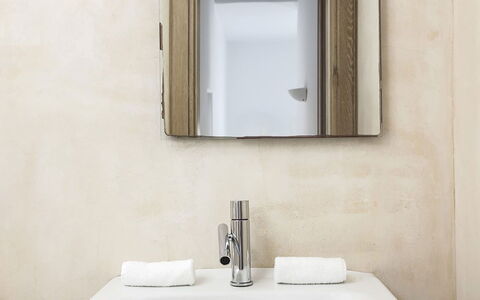 Soleil de Rehnia: Luminaire Plomberie, Robinet, Design Intérieur, Salle De Bains, Lavabo, Miroir, Plomberie, Évier, Serviette