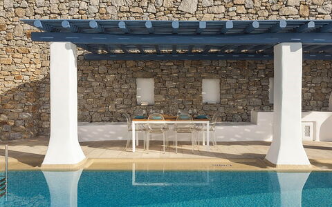Villa Ipoliti: Composite, Ombre, Piscine, Colonne, Matériau Naturel, Chaise, Conception, Tuile, Mobilier De Jardin, Pergola