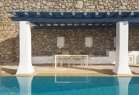 Villa Ipoliti: Composite, Ombre, Piscine, Colonne, Matériau Naturel, Chaise, Conception, Tuile, Mobilier De Jardin, Pergola