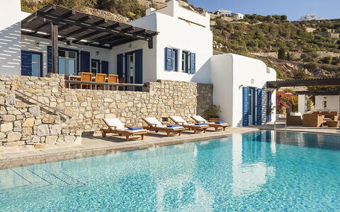 Villa Ariano: Bleu, Piscine, Recours, Eco Hôtel, Mobilier De Jardin, Chaise, Ville Resort, Balancelle, Villa, Hôtel