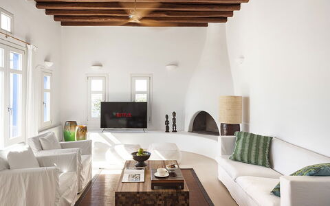 Villa Ariano: Meubles, Design Intérieur, Mur, Canapé, Sol, Plafond, Salon, Sol, Domicile, Pièce