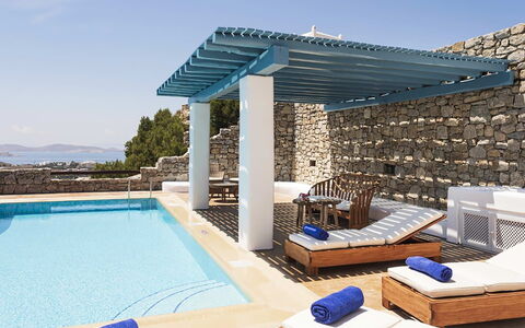 Villa Elpida: Bleu, Piscine, Recours, Sol, Chaise, Ombre, Mobilier De Jardin, Eco Hôtel, Conception, Villa