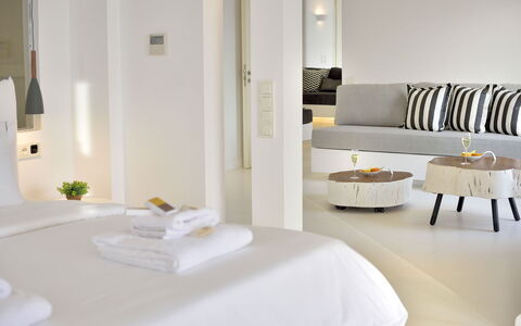 Villa Ivory: Meubles, Design Intérieur, Chambre, Lit, Appartement, Sol, Sol, Éclairage, Throw Pillow, Domicile