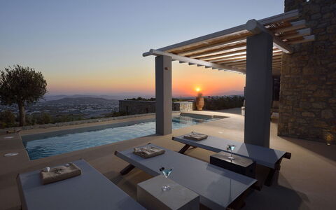 Villa Blue Moon: Meubles, Design Intérieur, Chaise, Recours, Piscine, Appartement, Ombre, Table Basse, Mobilier De Jardin