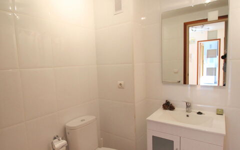 Las Cinco Torres: Salle De Bains, Propriété, Pièce, Mur, Tuile, Design Intérieur, Maison, Sol, Immobilier, Architecture