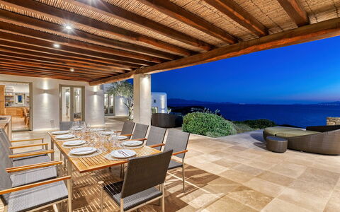 Villa Virgil: Meubles, Recours, Chaise, Table Cuisine Et Salle A Manger, Mobilier De Jardin, Villa, Eco Hôtel, Biens, Ombre, Balcon