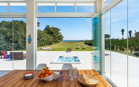 Villa Betty: Sol, Sol, Design Intérieur, Porte, Recours, Eco Hôtel, Plafond, Ombre, Piscine, Chaise