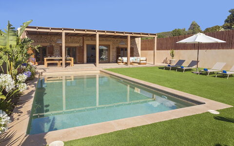 Villa Allegra: Piscine, Recours, Jardin, Eco Hôtel, Biens, Composite, Arrière-Cour, Aménagement Paysager, Mobilier De Jardin, Ombre