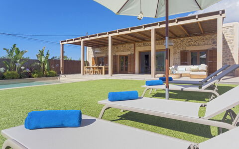 Villa Allegra: Piscine, Recours, Ombre, Mobilier De Jardin, Composite, Eco Hôtel, Biens, Loisir, Chaise, Aménagement Paysager
