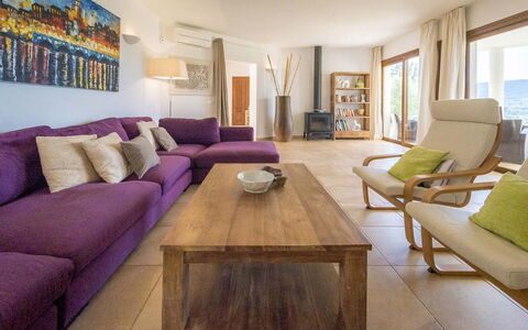 Villa Sharon: Meubles, Design Intérieur, Sol, Canapé, Sol, Bois, Salon, Pièce, Plafond, Parquet