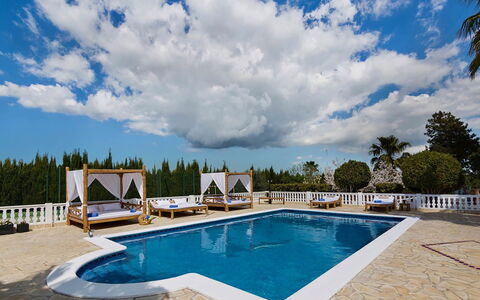 Villa Sabor: Bleu, Piscine, Loisir, Meubles, Recours, Ombre, Mobilier De Jardin, Eco Hôtel, Chaise, Caractéristique De L'Eau